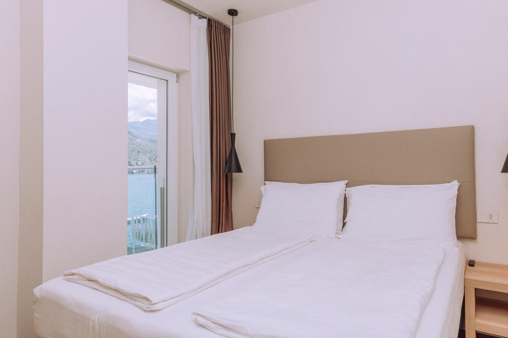 Ah Porticcioli Boutique Apartments San Felice del Benaco Eksteriør bilde