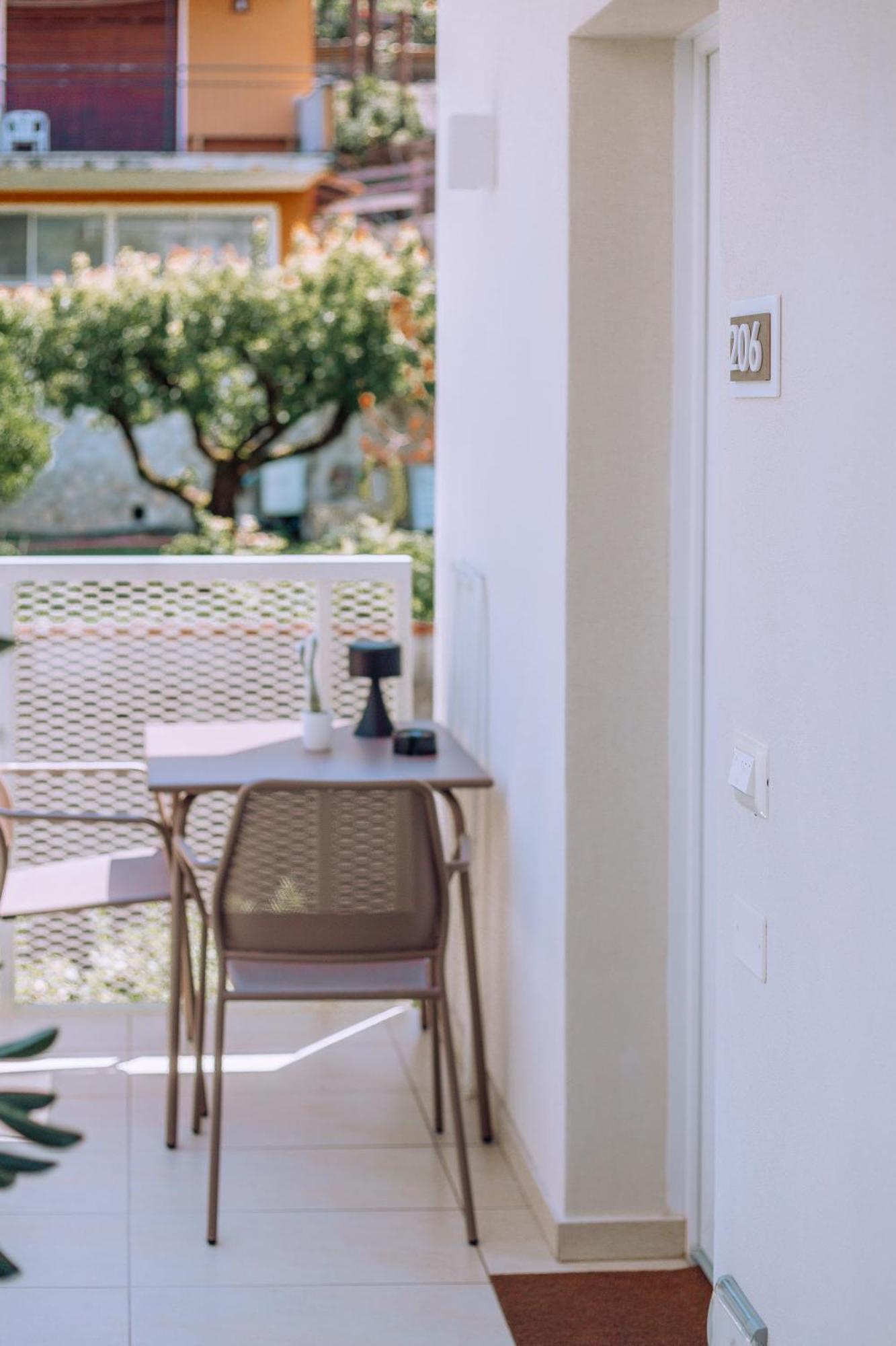 Ah Porticcioli Boutique Apartments San Felice del Benaco Eksteriør bilde